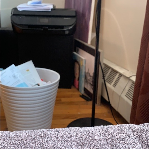 Meet your Posher, Nicole - Picture 1 of 1